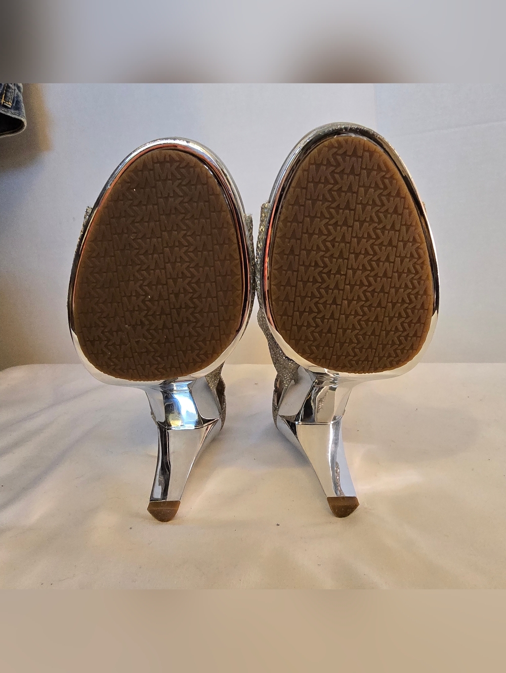 *NEW Michael Kors Silver Glitter T-Strap Heels 6 1/2 - Picture 7 of 9